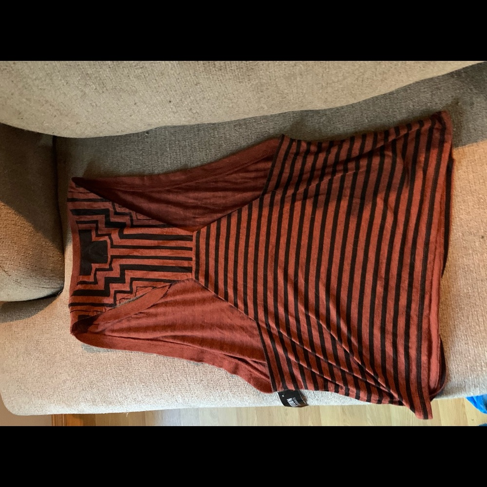 Top - Picture 2 of 2